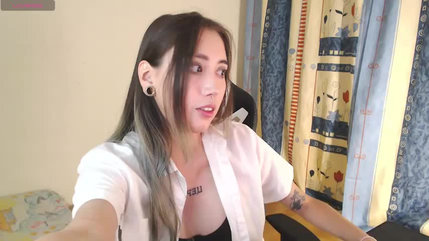 lisa__lisa Live Sex August 28, 2025