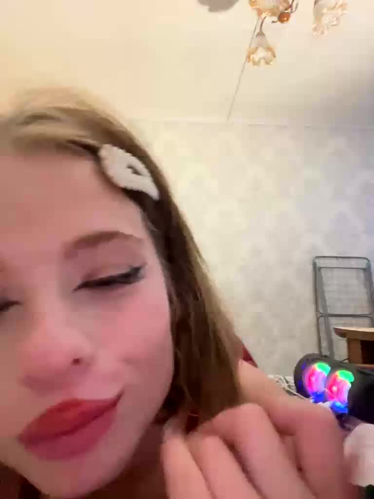 Twiksy Live Sex September 19, 2025