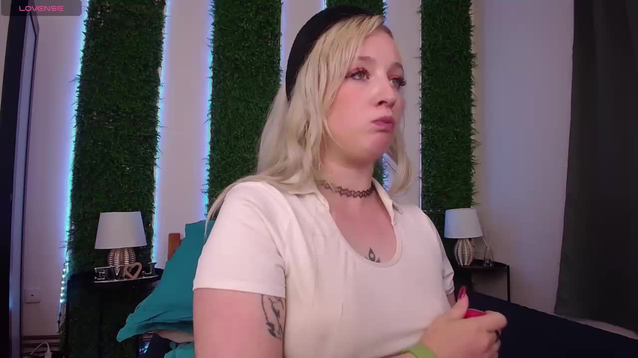 Nicole-Aniston Live Sex September 28, 2025