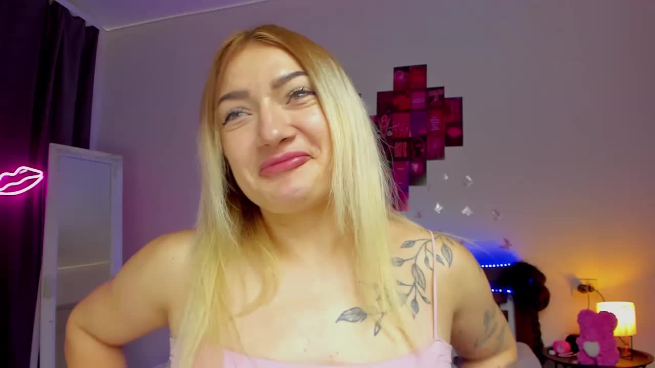 MikkiShows Live Sex October 14, 2025