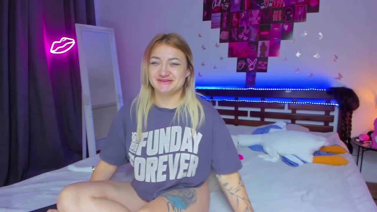 MikkiShows Live Sex October 16, 2025