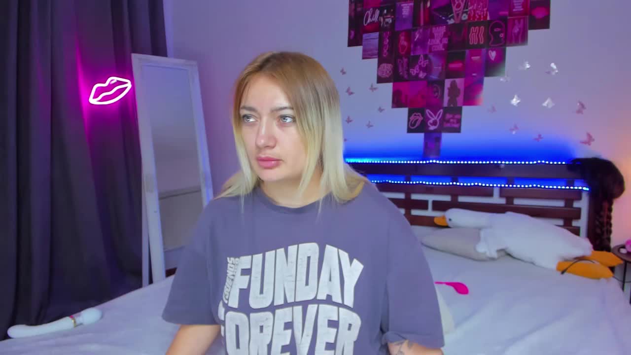 MikkiShows Live Sex October 16, 2025