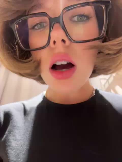 -Alessandra-21- Live Sex October 28, 2025