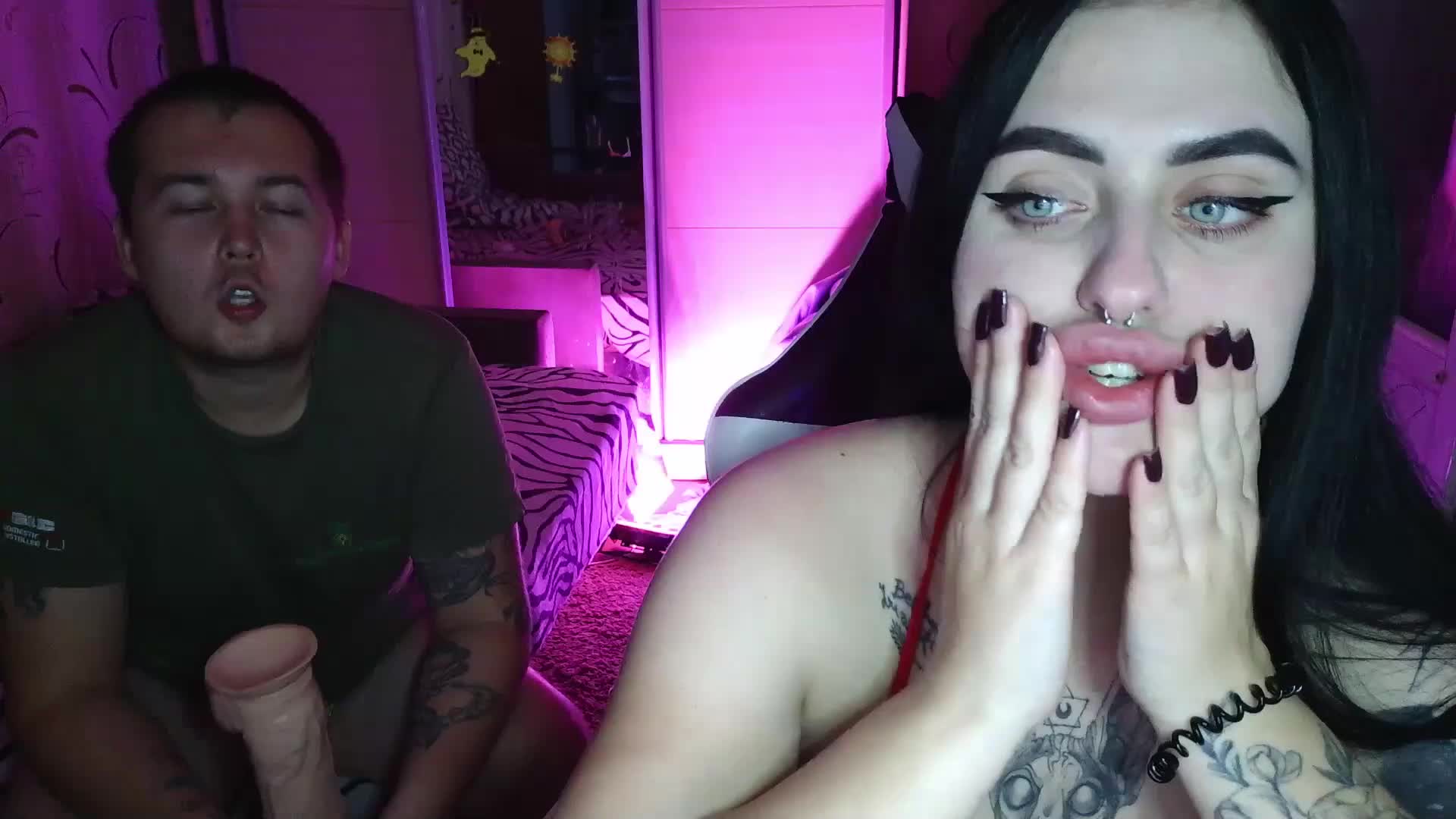 muzh-zhena Live Sex November 4, 2025