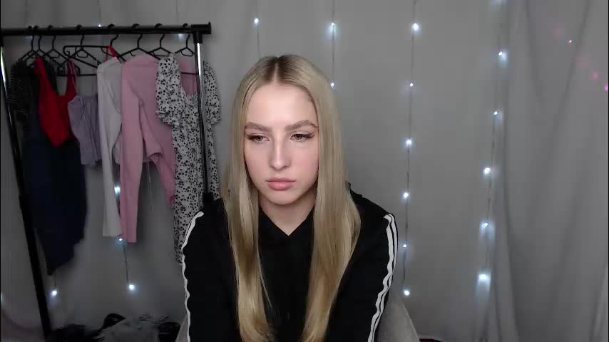 sweet_amelia03 Live Sex November 22, 2025