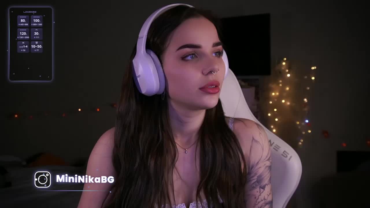 MiniNika Live Sex December 1, 2025