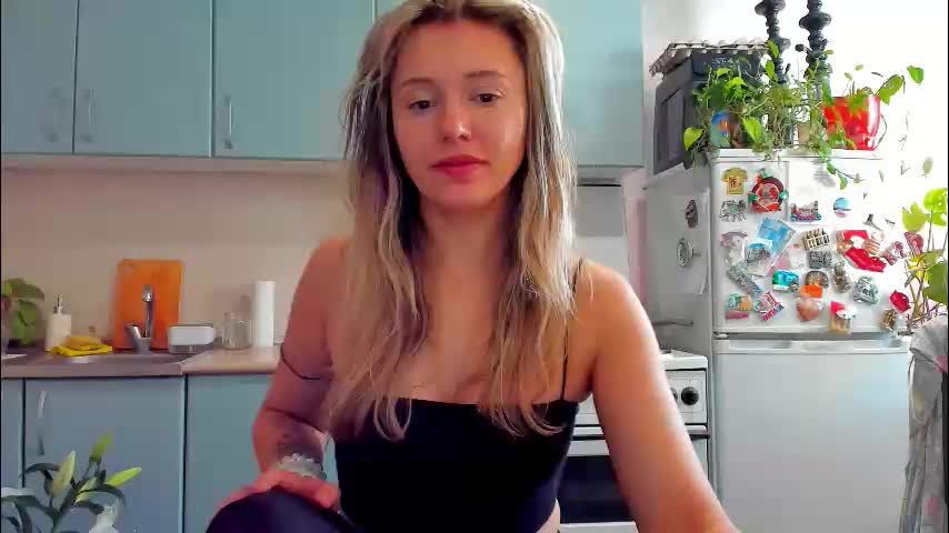 foxy_blond Live Sex December 1, 2025