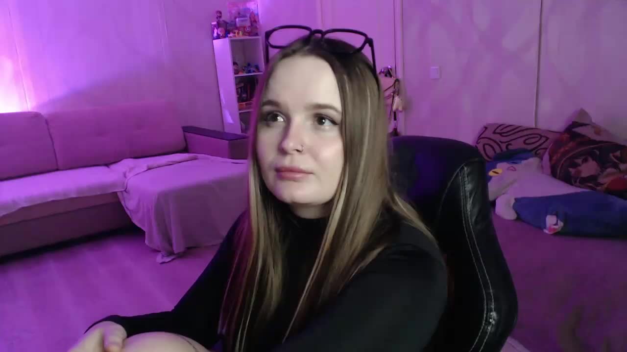 Lizzi-Peach Live Sex December 4, 2025