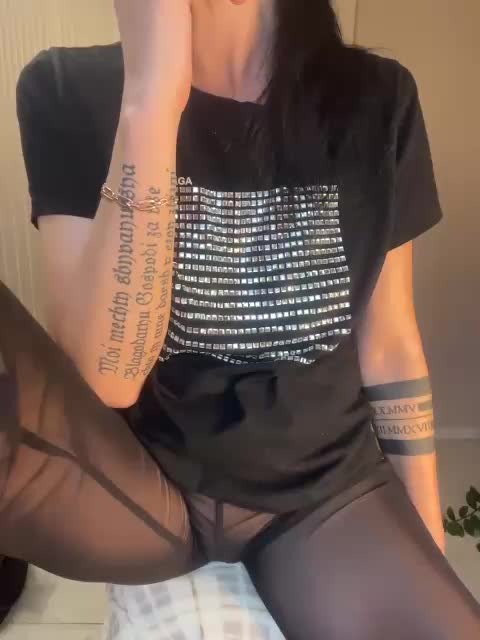 Karolina_Milf Live Sex December 3, 2025