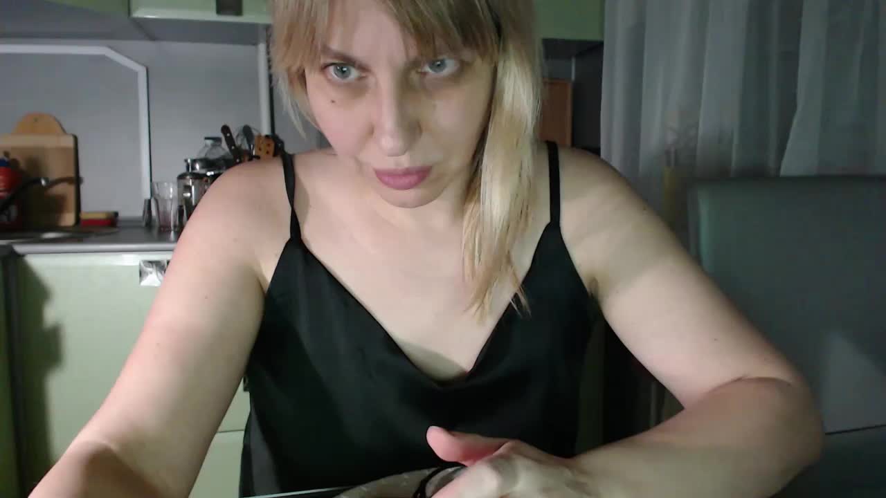 Karmella Live Sex December 6, 2025