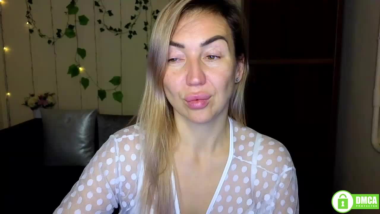 Jullyblondkiss Live Sex December 5, 2025