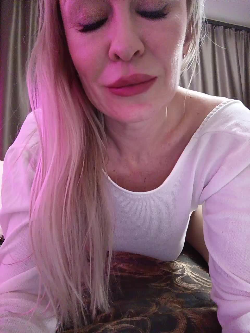 Blondi_Love Live Sex December 6, 2025