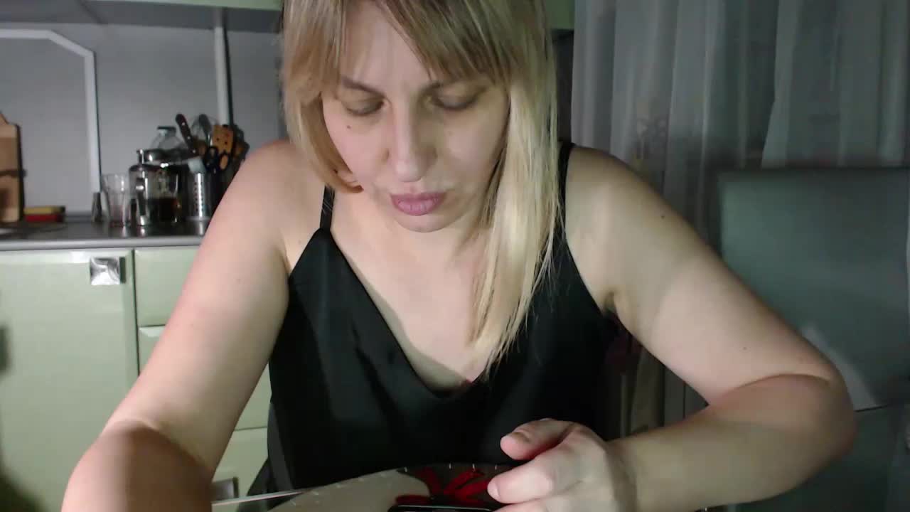 Karmella Live Sex December 6, 2025