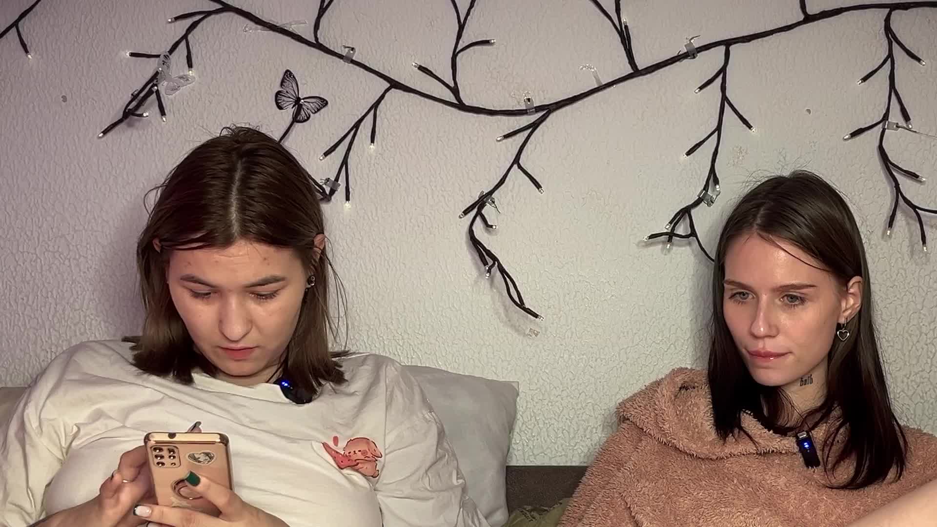 _Two_Chicks_ Live Sex December 7, 2025