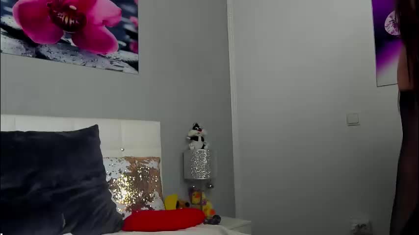 juliahunts Live Sex December 8, 2025