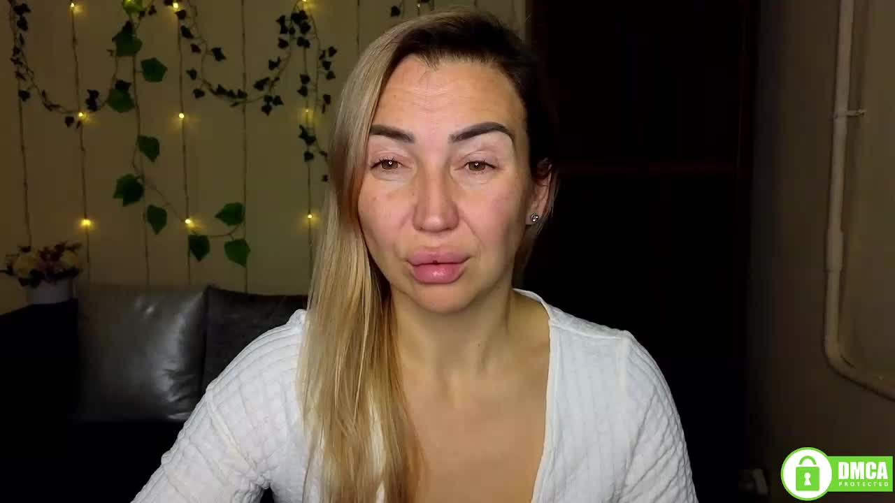 Jullyblondkiss Live Sex December 8, 2025