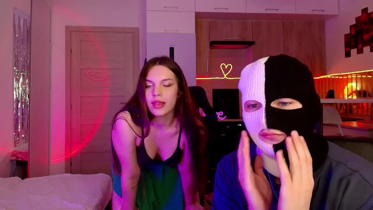 TwiceAsHotXXX Live Sex December 7, 2025