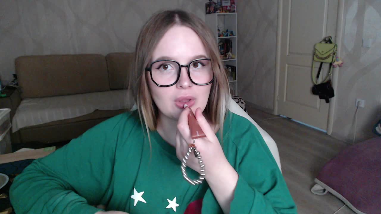 Lizzi-Peach Live Sex December 10, 2025