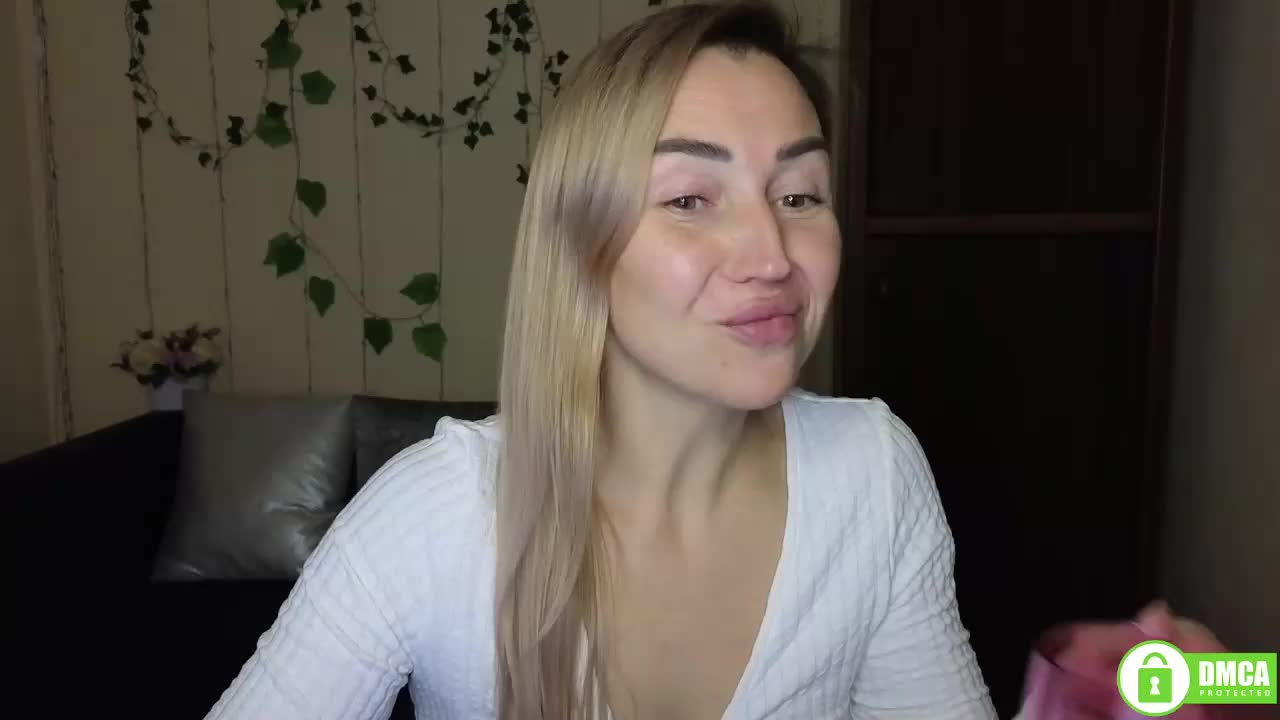 Jullyblondkiss Live Sex December 10, 2025