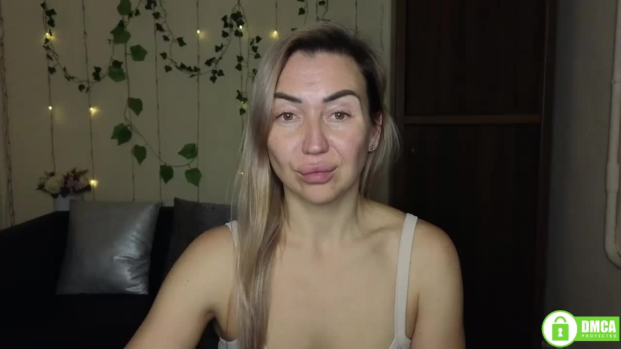 Jullyblondkiss Live Sex December 12, 2025