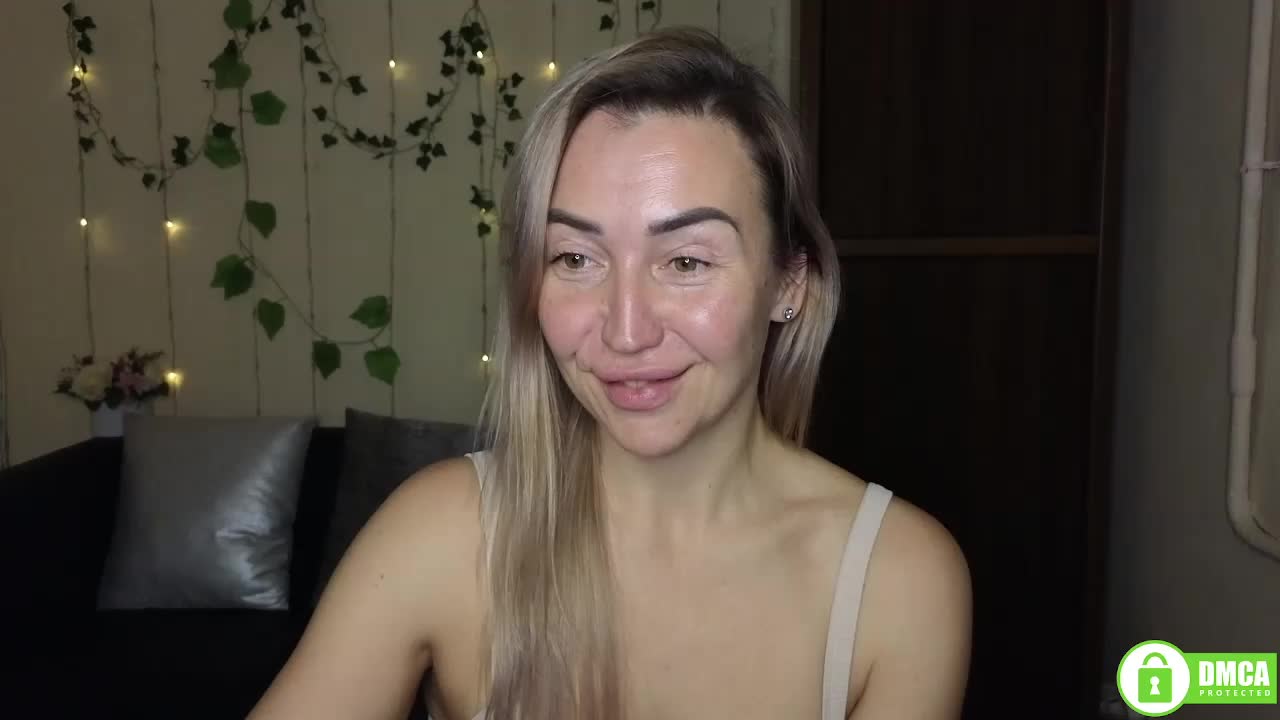 Jullyblondkiss Live Sex December 12, 2025